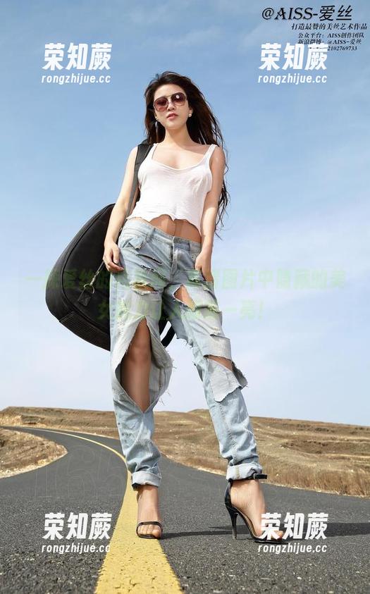 一探爱丝的化妆间，高清图片中隐藏的美女魅力让人眼前一亮！