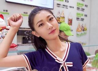 在爱丝最新图册中，麻将与美丝的碰撞让人眼前一亮！