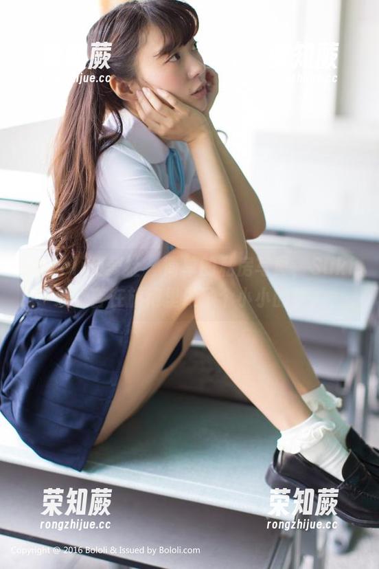 BoLoli菠萝社-Suki朱忆音 BoLoli菠萝社 - 简单的私房写真,Suki朱忆音在旗袍里做了个小小的梦。