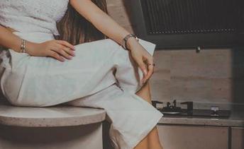 GIRLT果团网 – Miss琪的在线美图，剧情深得令人想追踪到底！
