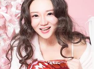 GIRLT果团网 – 在泳池里做梦的私房图集！龚玥菲让你欣赏到清凉一夏