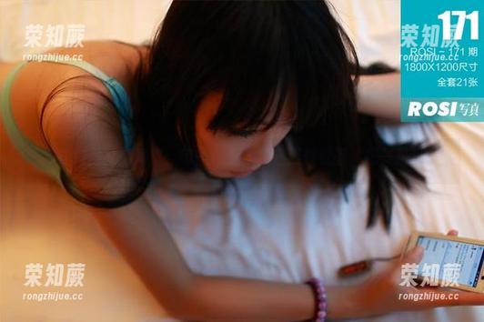 ROSI写真 ROSI的礼服写真:每一件都像是在跟你低语,想一起吗?