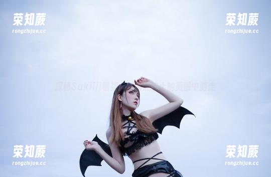 Sakiiii翎柒 探秘Sakiiii翎柒:在暗黑护士的美图中游走