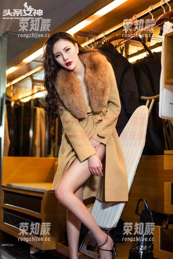 TouTiao头条女神-申美嫣 TouTiao头条女神 - 戴上眼镜,谁说不可以风华绝代?申美嫣精选写真来袭!