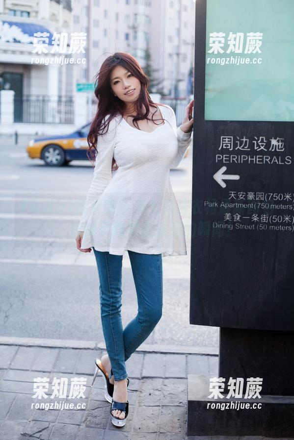 TuiGirl推女郎-李七喜 TuiGirl推女郎 - 李七喜连衣裙最新图包:沉醉于这裙摆摇曳的瞬间!