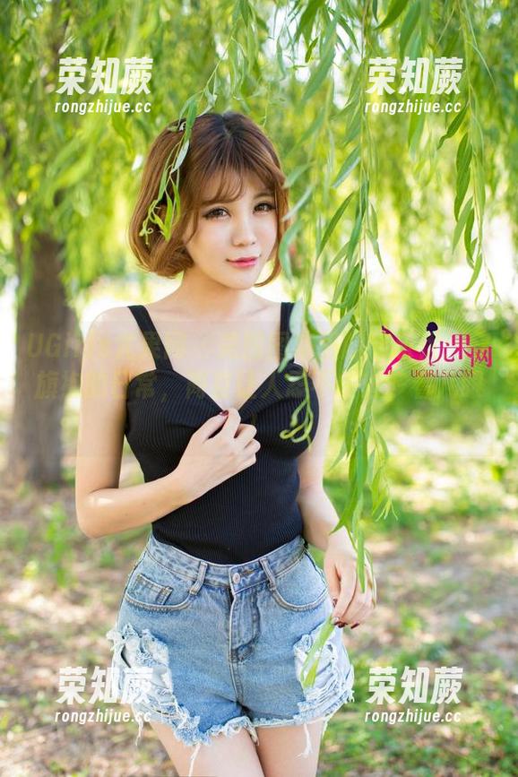 UGirls尤果网 - 美图图集里的韩乐优：穿旗袍的日常，简直让人忍不住想多看几眼！
