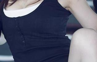 UGirls尤果网 – 作品震撼上线！颜爱泽用纯白唤醒内心的那份柔软。
