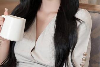 Xiuren秀人网 – 周jojobaby自拍套图，照亮阴暗角落的柔和光线。