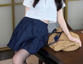 Xiuren秀人网 – 王馨瑶yanni与她的丝袜图集：让心跳加速的瞬间，谁能抗拒？