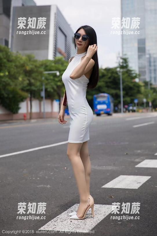 Xiuren秀人网-颖仪baby Xiuren秀人网 - 颖仪baby的海边写真,光影交错下的细腻心思