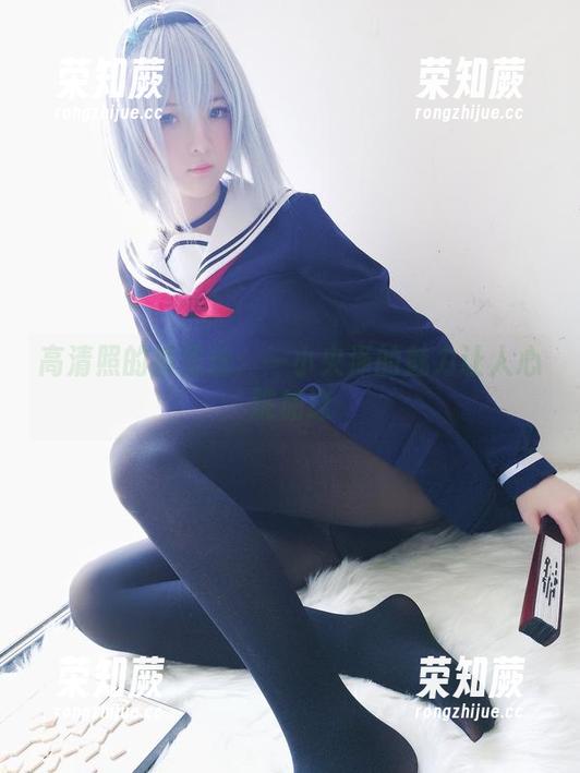 一小央泽 高清照的裤里丝:一小央泽的魅力让人心跳加速