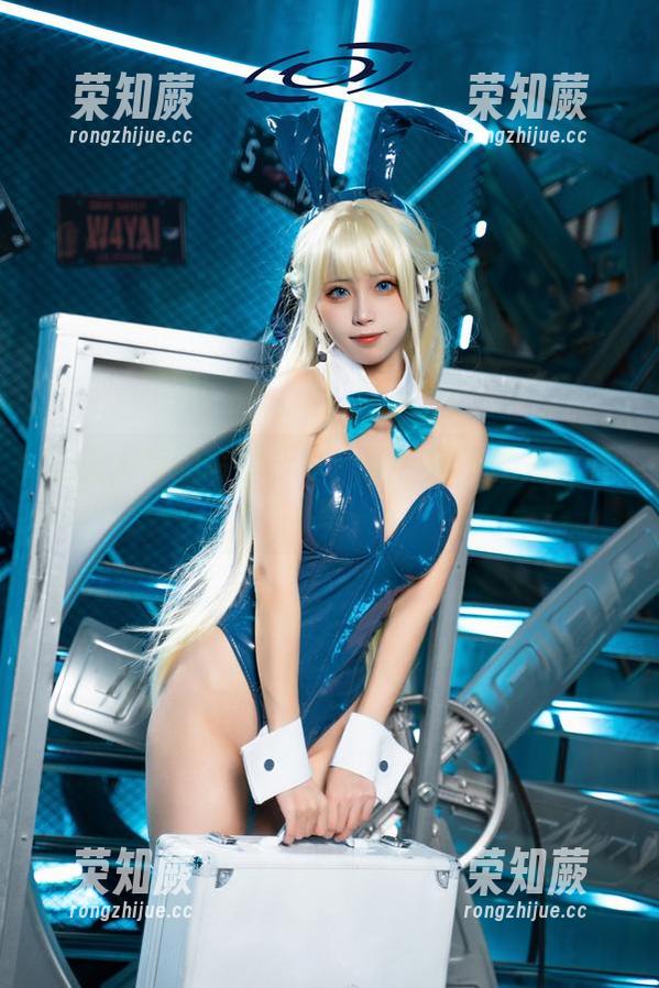 三无人型的写真分享：水手服下的黑丝诱惑