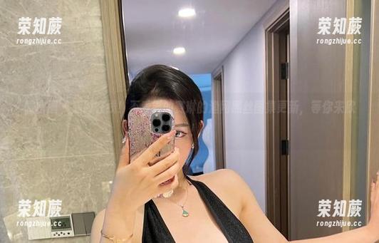 微密圈 - 随时在线！不爱笑的赛琳的渔网黑丝图集更新，等你来欣赏！