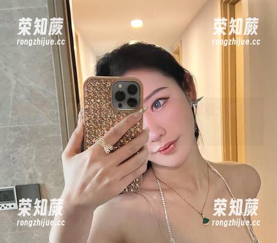 不爱笑的赛琳 微密圈 - 不爱笑的赛琳的5.17嘉宾原图:看似简单,却撩动心弦