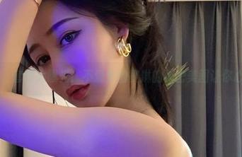 微密圈 – 套图大曝光！不爱笑的赛琳的秘密美图让你心跳加速
