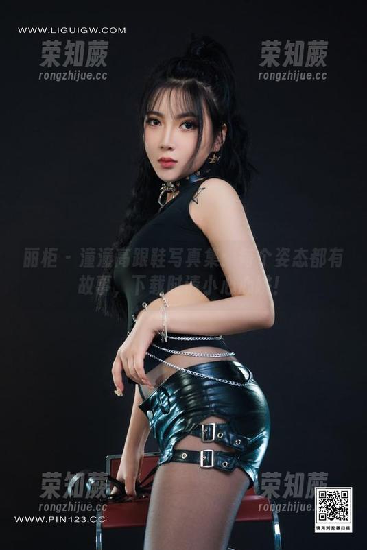 丽柜-潼潼 丽柜 - 潼潼高跟鞋写真集:每个姿态都有故事,下载时请小心心跳!