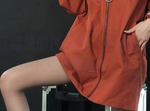 丽柜 – 在丝袜的世界里，钟晴的美图分享让人怦然心动！
