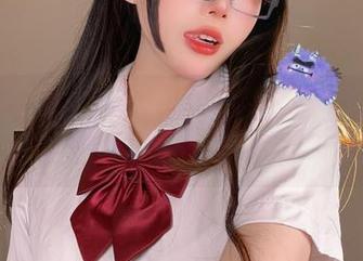 低调奢华！九言从不咕咕的眼镜写真，居然在无圣光的气氛中勾勒出真实的美感。