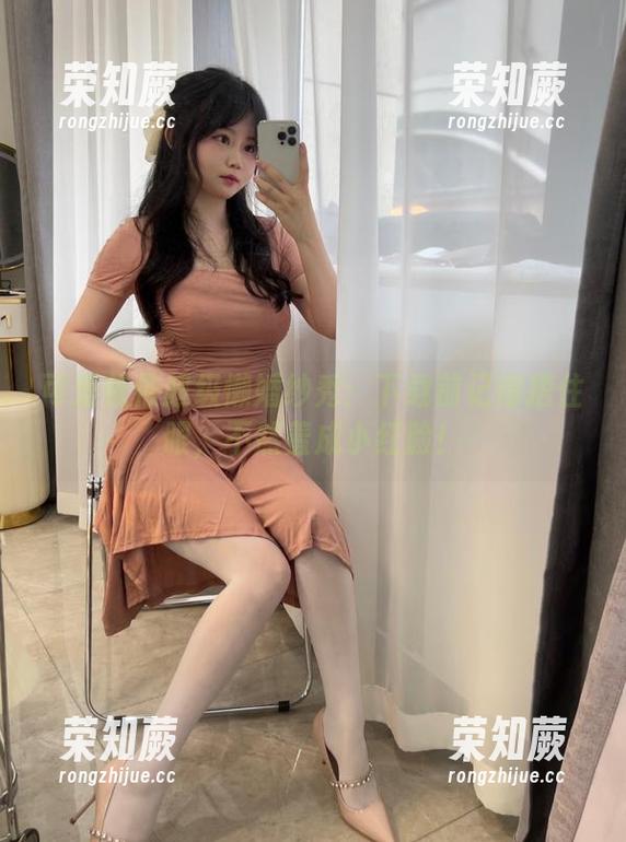 可爱依依超级懒婚纱秀：下载前记得捂住眼，不然羞成小红脸！