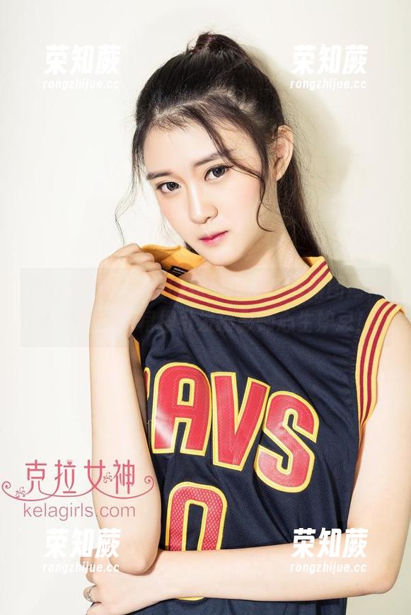 克拉女神-盈盈 克拉女神 - 盈盈的婚纱传奇:最新图册,看她如何用裙摆引发摄影师心生妒忌!