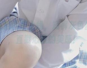 兔玩映画新图包上线，短裤灰色丝袜美图，直戳心底的美感！