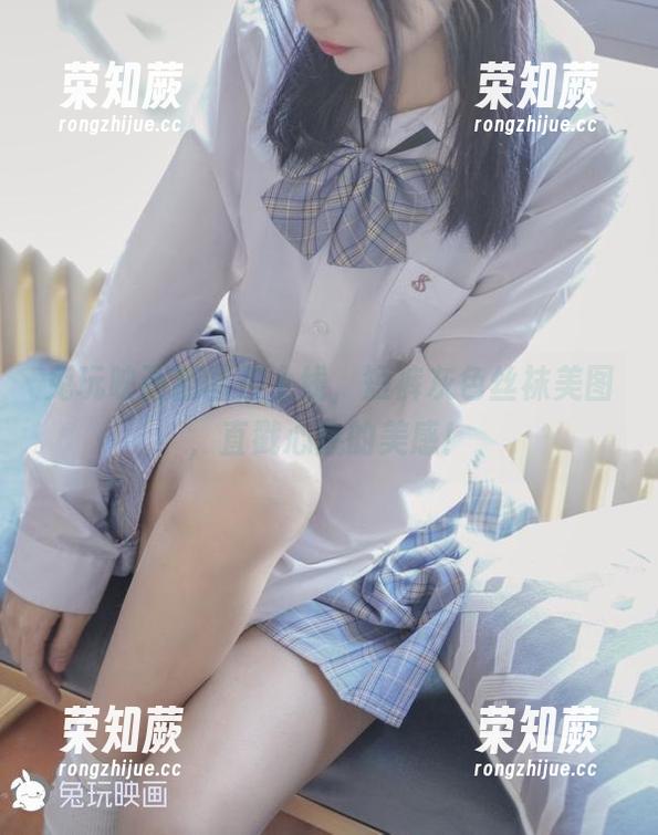 兔玩映画新图包上线，短裤灰色丝袜美图，直戳心底的美感！
