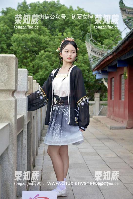 初夏女神-双双 初夏女神 - 中华厨娘双双:高清写真带你吃遍美食!