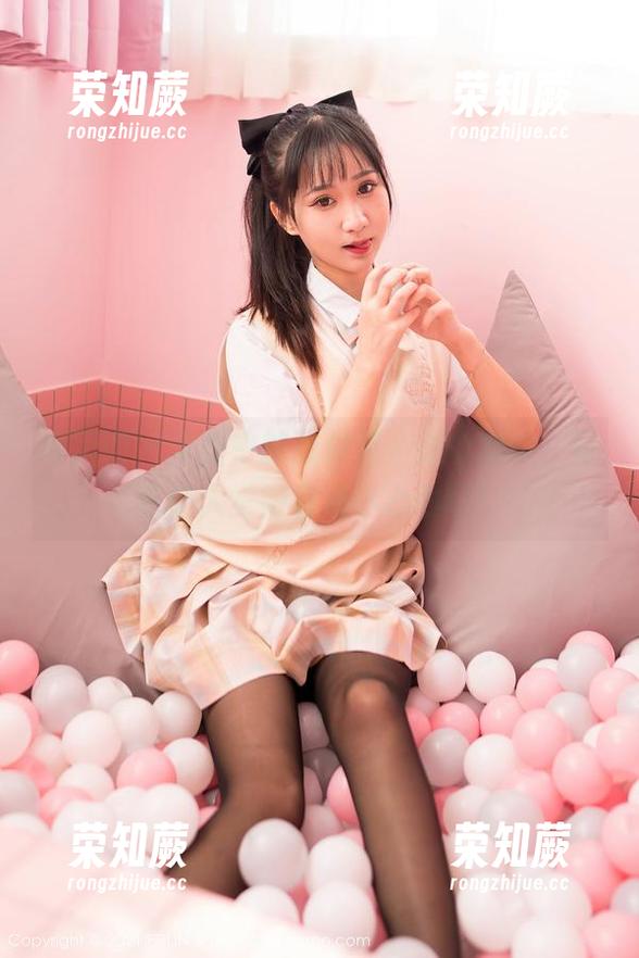 嗲囡囡-张俊佳 嗲囡囡 - 美图中的张俊佳:这个女孩,竟然让人觉得有点小心动啊!