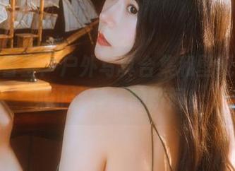 坏露露香宝：户外写真合集和壁纸，快来见证这神奇的瞬间！