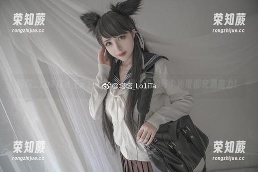 塔塔_Lo1iTa 塔塔_Lo1iTa在天台晒太阳,照片里的每个角度都充满魔力!