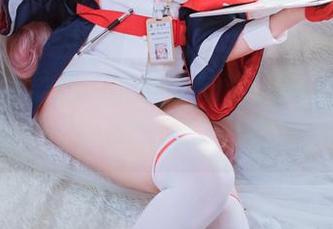 最新写真呈现：夏夏子短裤，阳光下的慵懒时刻。