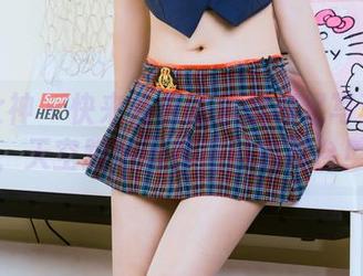 头条女神 – 快来看看语溪的裸足写真分享，天空跟地面都是她的舞台！