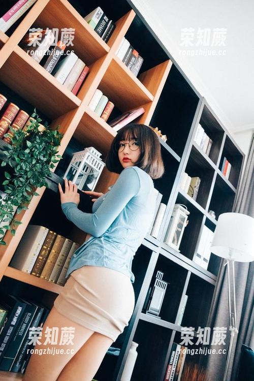 这就是全套的秘密！孙乐乐(손예은)让每张图片都哭诉蹲下的理由！