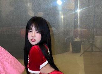 微密圈 – 小优优子制服高清图包：看她如何把简单的制服穿出个性和趣味！