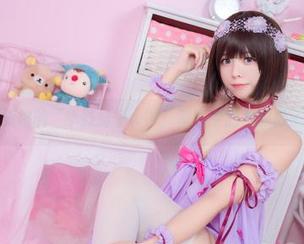 持金莲旗袍的“小野妹子w”：写真中的神秘影子与期待