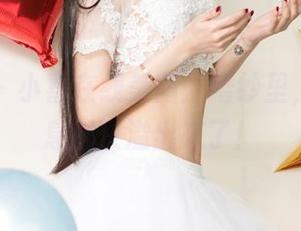 尤果网 – 小喜在线美图：婚纱里，花的气息都快溢出来了！