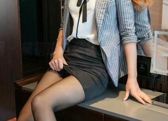 尤果网 – 黛蓓琪与丝袜：轻柔与坚韧交织的写真时光