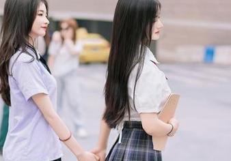 尤蜜荟 – 在尤妮丝Egg的白裙中漫步：探索这个写真瞬间