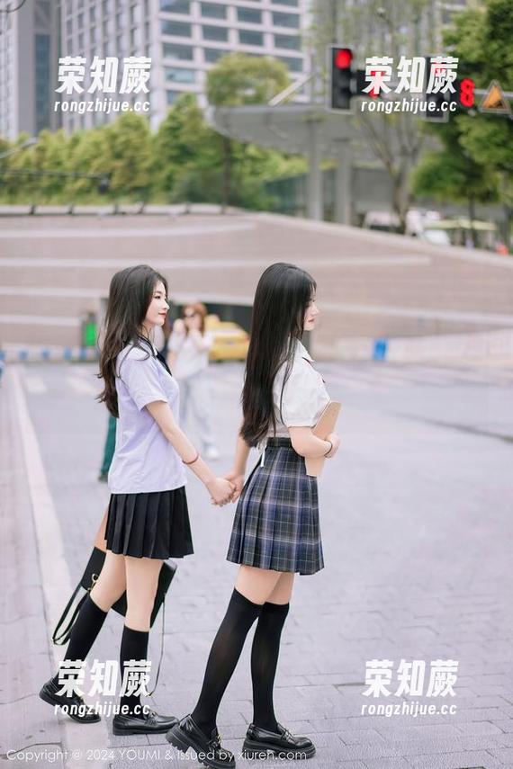 尤蜜荟-尤妮丝Egg 尤蜜荟 - 在尤妮丝Egg的白裙中漫步:探索这个写真瞬间