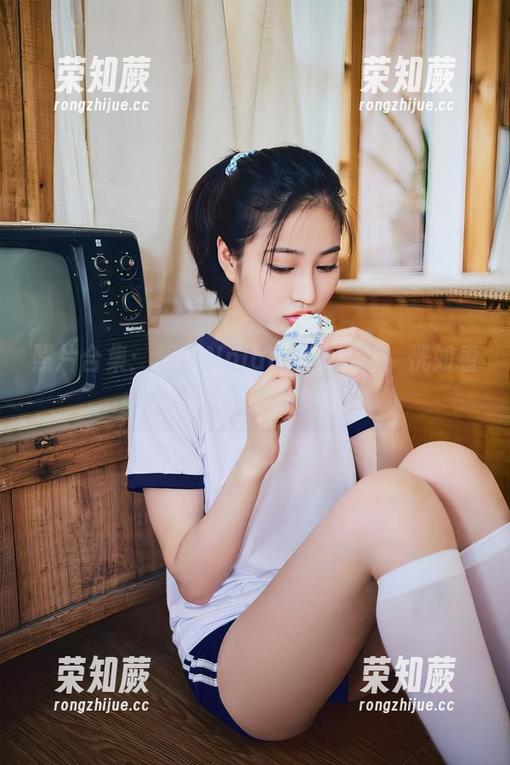 照片合集：年年Nnian的白衬衫，恍如看到了春天的气息