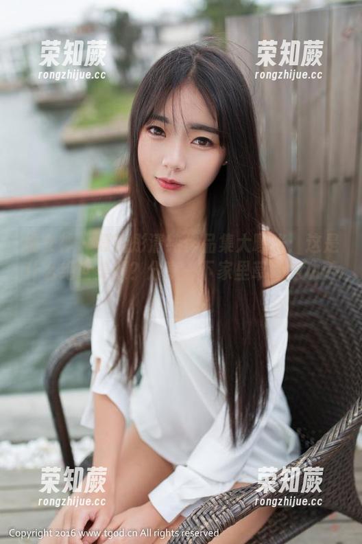 推女神-谭晓彤 推女神 - 谭晓彤清纯作品集大曝光:这是什么绝世美颜?分享一下家里草坪的功劳!