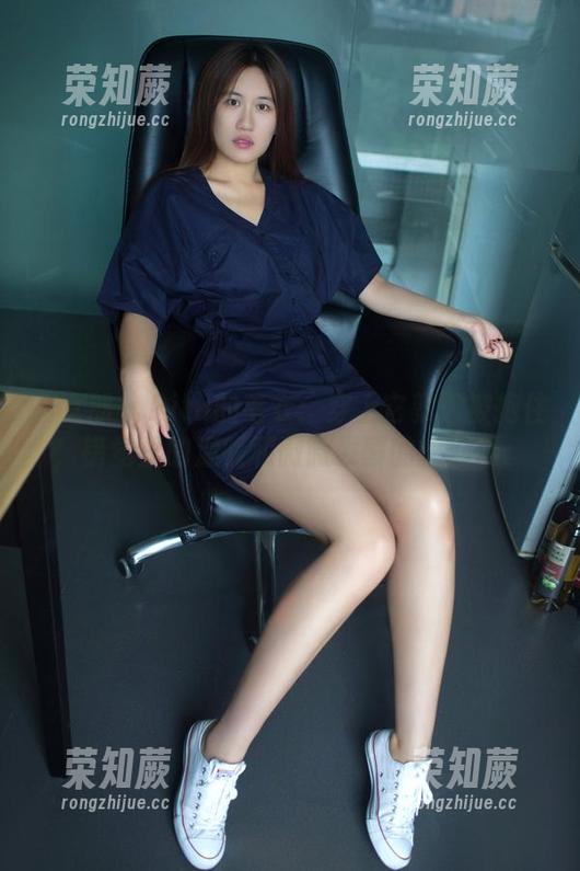 推女郎-Rita 推女郎 - Rita的毛衣:穿上它就像被抱住,错觉里的温暖和微微发酵的幽默感。