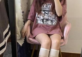 微密圈 – 提袜少女与粉色美图合集：看她如何用袜子征服世界！