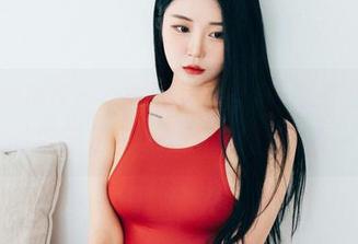 普美Bomi(보미)空姐cos，让我在原图里捕捉到了一丝不一样的氛围…