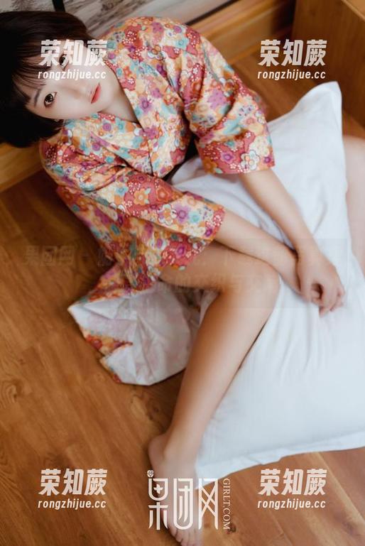 果团网-通灵儿 果团网 - 奶牛与通灵儿:下载这部写真集,感受生命的交织与交响