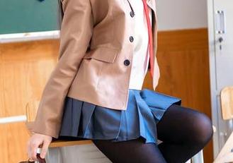 私房写真里，桜桃喵的修女造型竟如此撩课