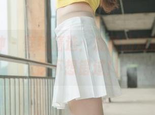 梦丝女神 – 壁纸精选：璇璇的短裤魅力，你不想错过！