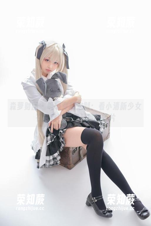 森萝财团 - 吸吸专属定制：看小清新少女在白丝中翩翩起舞的图片