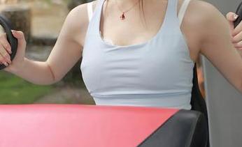 模范学院 – 伊小七MoMo的水手服美图，发现海洋的另一种诱惑！