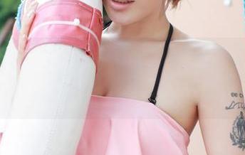 模范学院 – 发现网盘里的秘密：白茹雪abby的网袜制服写真快感